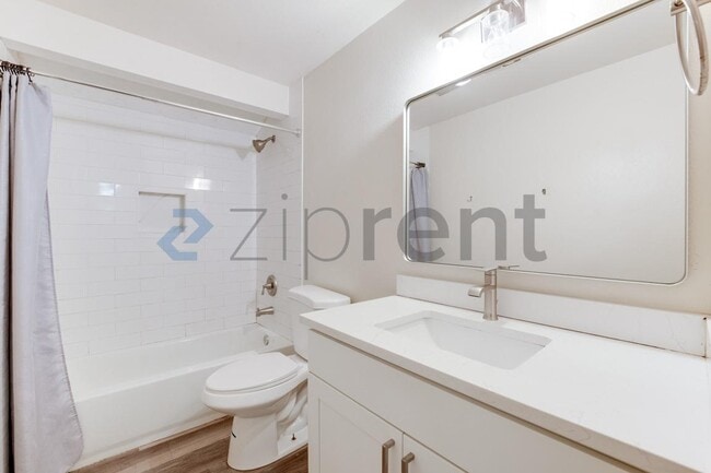 Building Photo - 3002 M Dr NE