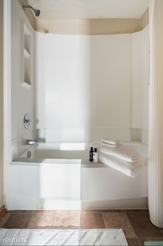 Building Photo - 6601 Reflections Dr