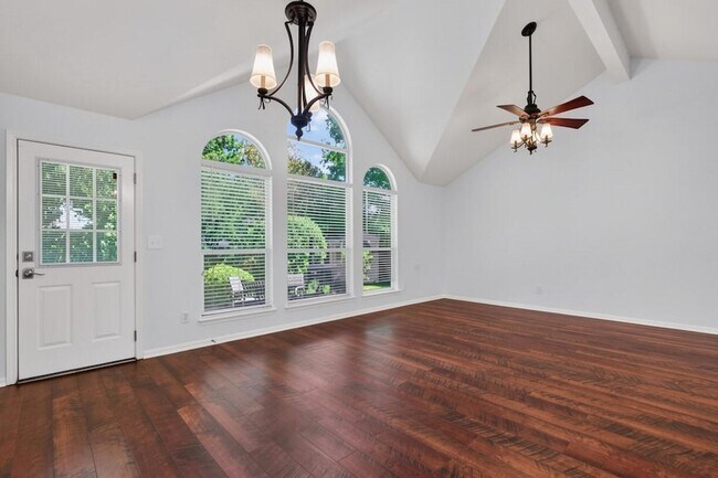 Building Photo - 1402 Club Chase Dr