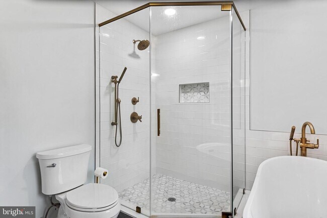 Building Photo - 1 Glenhurst Ct