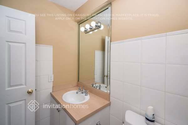 Building Photo - 14915 SW 139th Pl