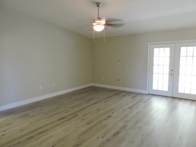 Building Photo - 125 Louise Dr