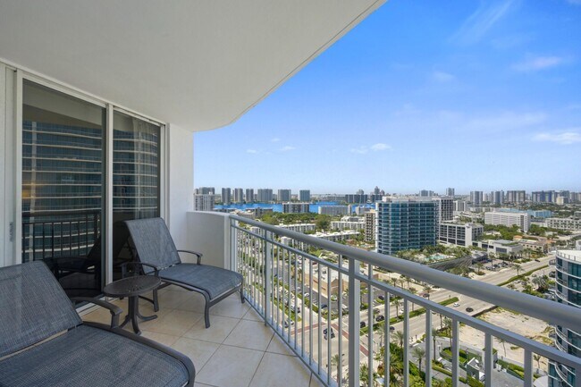 Building Photo - 17375 Collins Ave