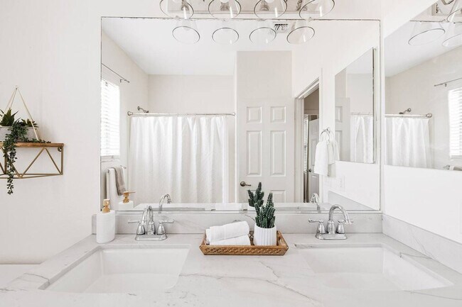 Building Photo - 2372 E Sequoia Dr