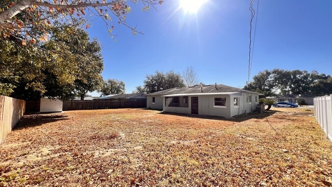 Building Photo - Charming 2-Bed Retreat in the Heart of Mount Dora! PRIME LOCATION! DONT MISS OUT!