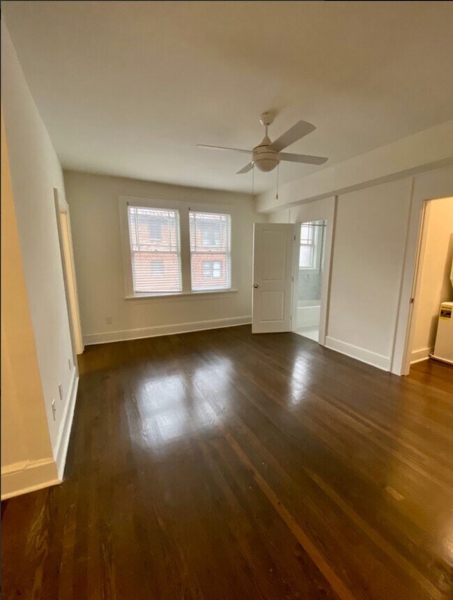 Building Photo - Beltline Living - Top Floor One Bedroom Apartment in VAHI!