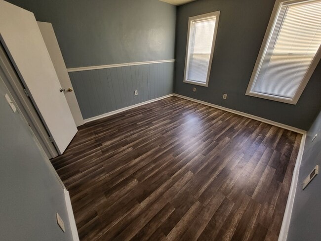 Building Photo - 3Br/1Ba Townhouse