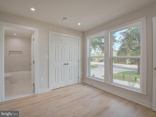 Building Photo - 14750 Jordan Ln