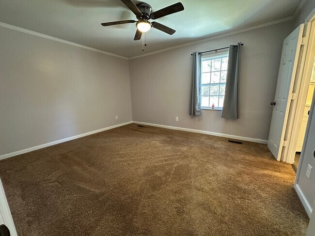 Building Photo - Beautiful 4 Bed / 2.5 Bath w/ 2-car garage & fenced yard –  Move-In Ready!