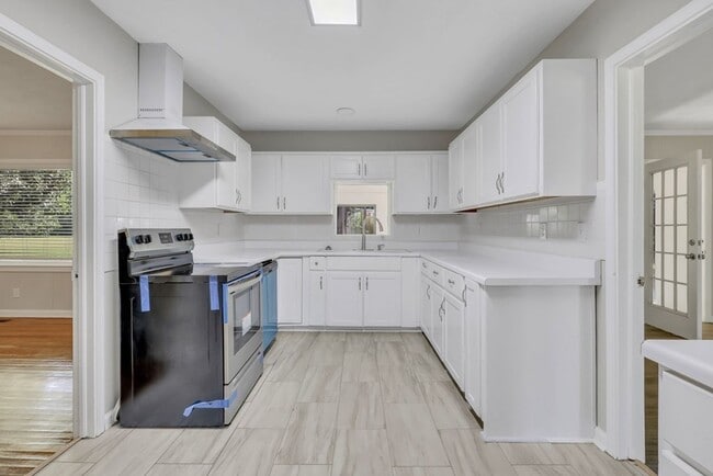 Building Photo - $500.00 OFF FIRST MONTHS RENT!!!!!