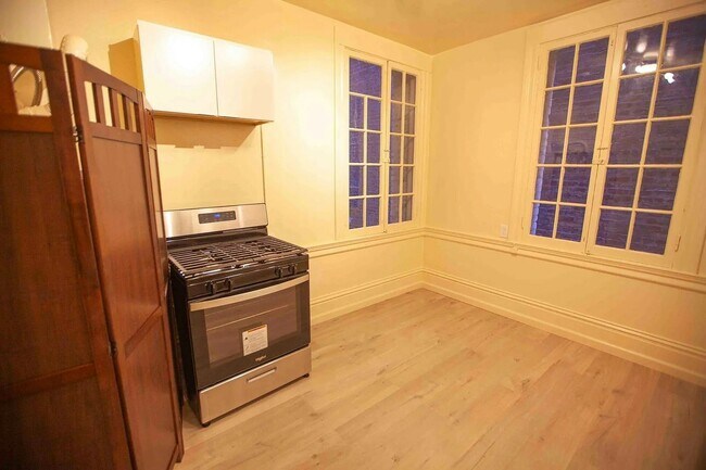 Building Photo - 1122 Sutter St