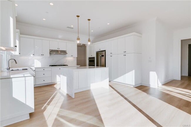 Building Photo - 86 Henson