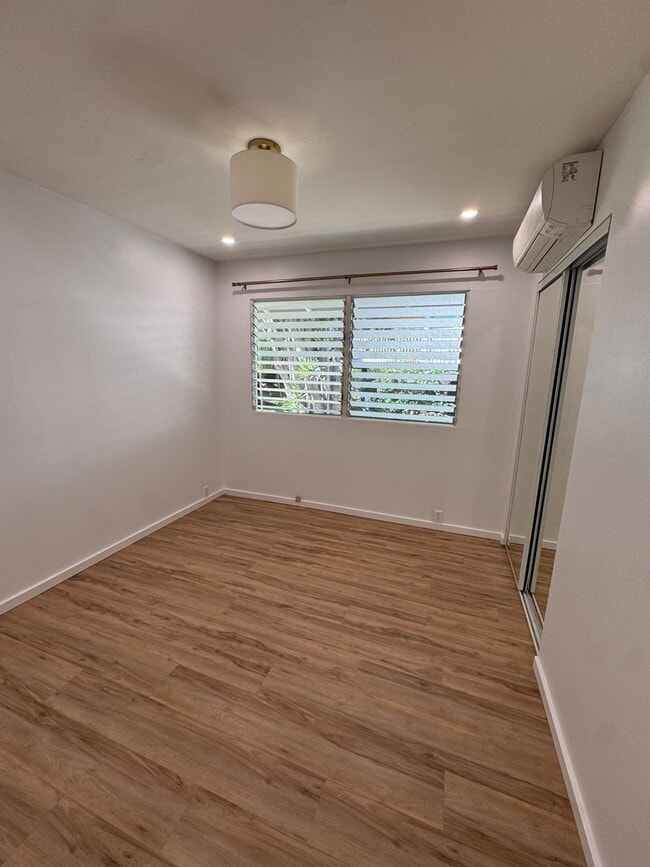 Building Photo - 3 BED, 2 BATH, 2 Parking with AC- Kalani I...