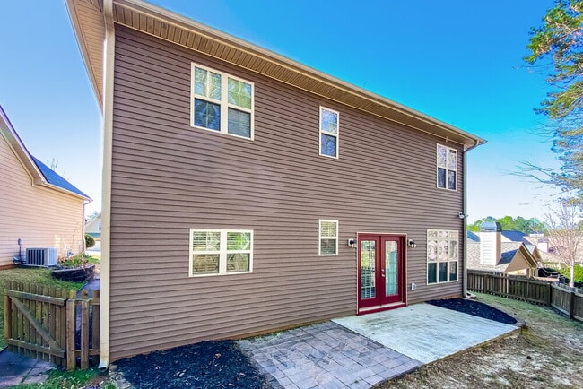 Building Photo - 184 Greenview Dr