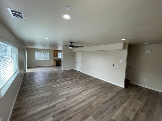 Building Photo - 1122 Chelsea Wy