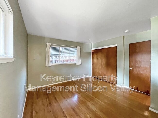 Building Photo - 1937 Stanley Ave