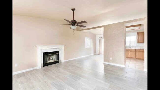 Building Photo - 325 Raven Ln