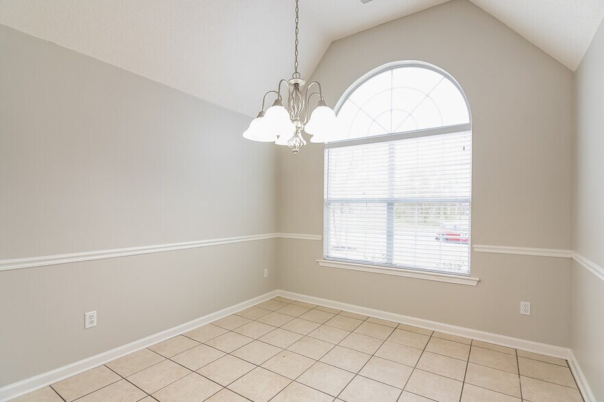 Building Photo - 115 Mossy Springs Dr