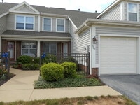 Building Photo - Beautiful 2 Bedroom, Loft 1 1/2 Bath Townhome Wyomissing
