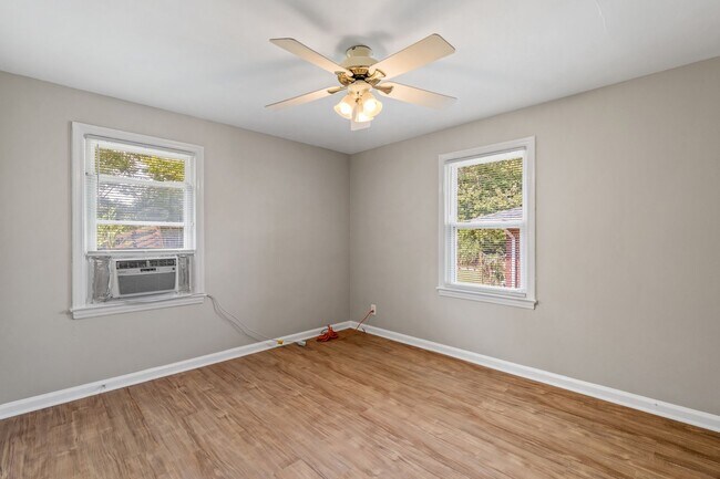 Building Photo - 508 Mayflower Dr