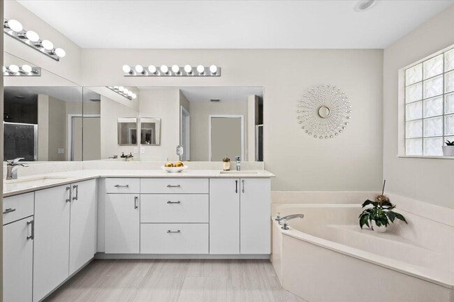 Building Photo - 12127 Sunset Point Dr