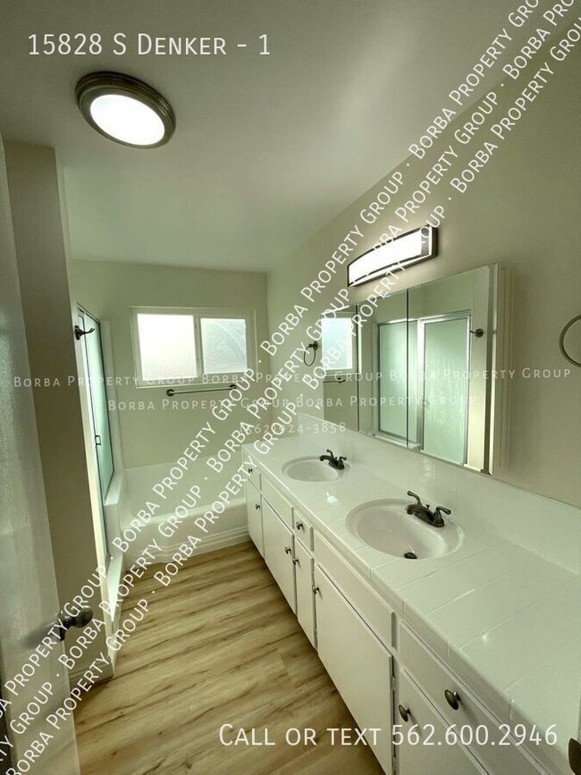 Building Photo - SPACIOUS 3 BEDROOM 1.5 BATHROOM TOWNHOME W...