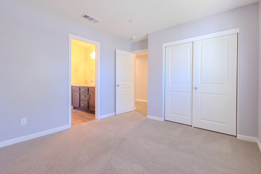 Building Photo - 5803 Vespucci Ave