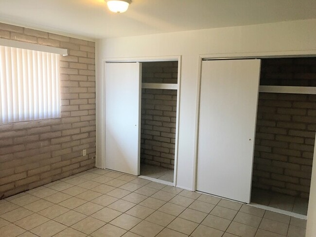 Building Photo - 426 E Navajo Rd