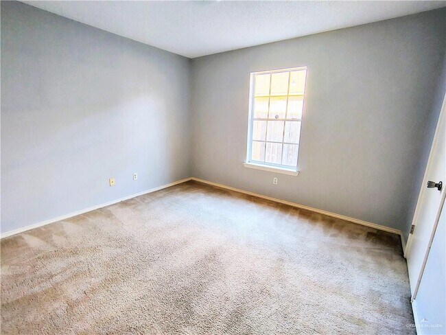 Building Photo - 17 Martin Ave