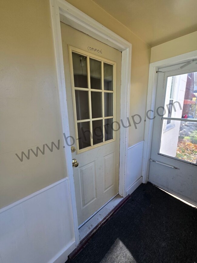 Building Photo - 5004 28th Ave