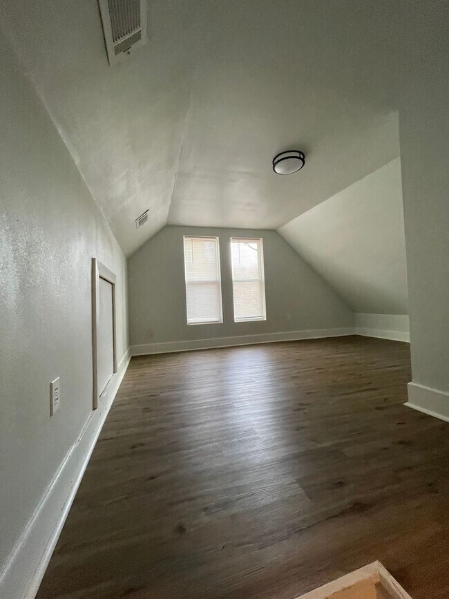 Building Photo - Completely Remodeled Home in Queensborough