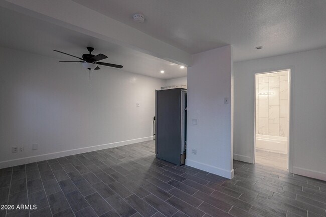 Building Photo - 536 W 18th St