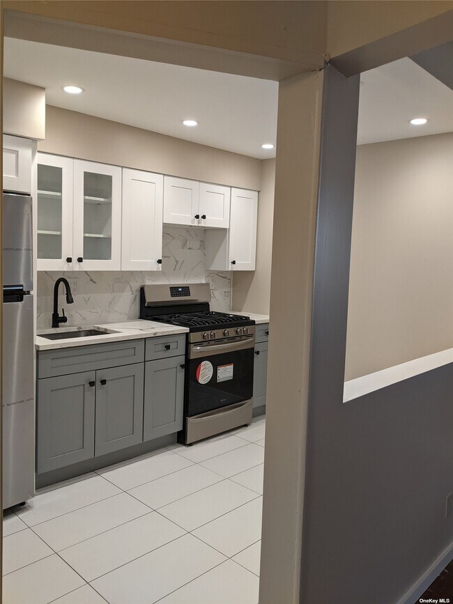 Building Photo - 91-14 95th Ave