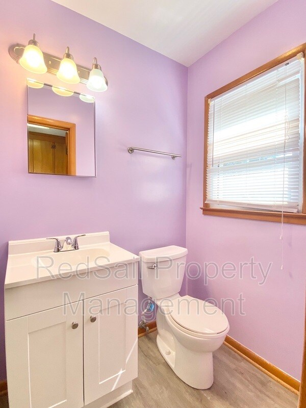 Building Photo - 137 Tanglewood Dr