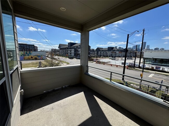 Building Photo - 304 Jensen Dr