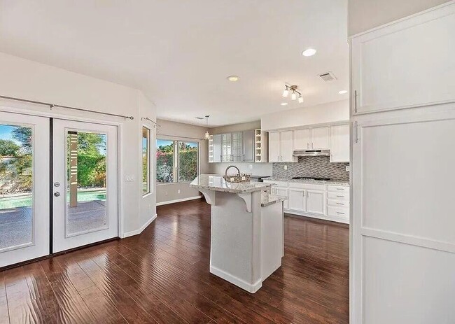 Building Photo - 44800 Calle Santa Barbara