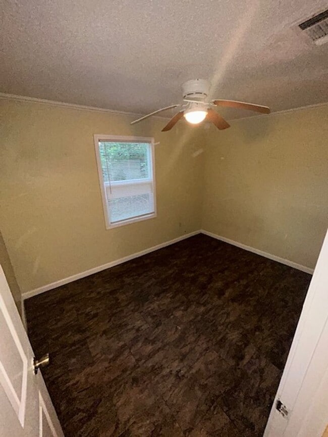 Building Photo - Moss Point 3 Bedroom