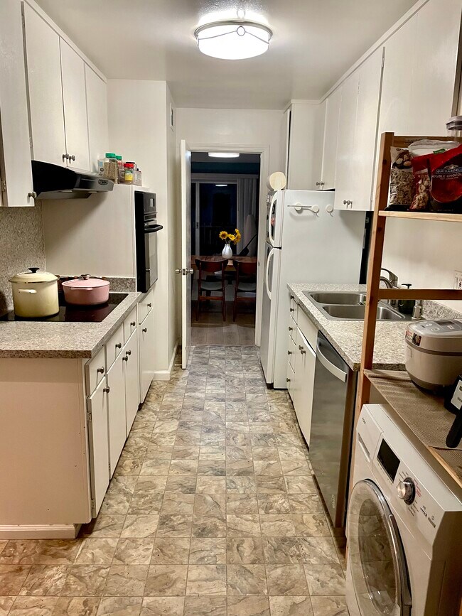 Kitchen - 2315 Eastridge Ave