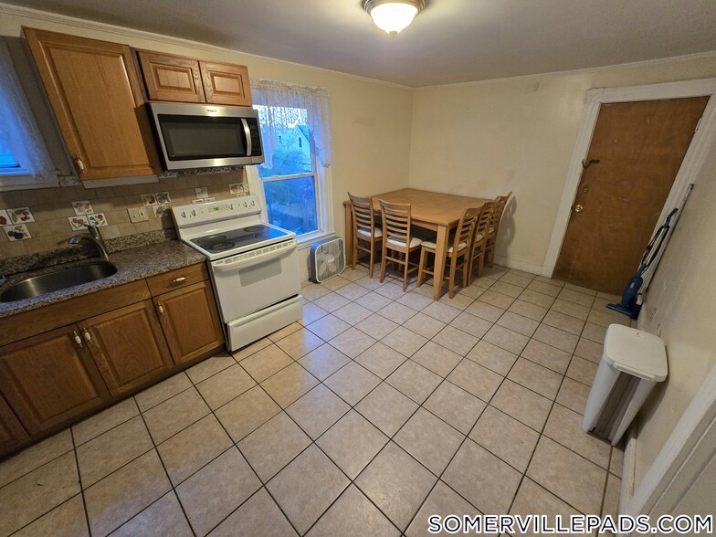Building Photo - 243 Highland Ave