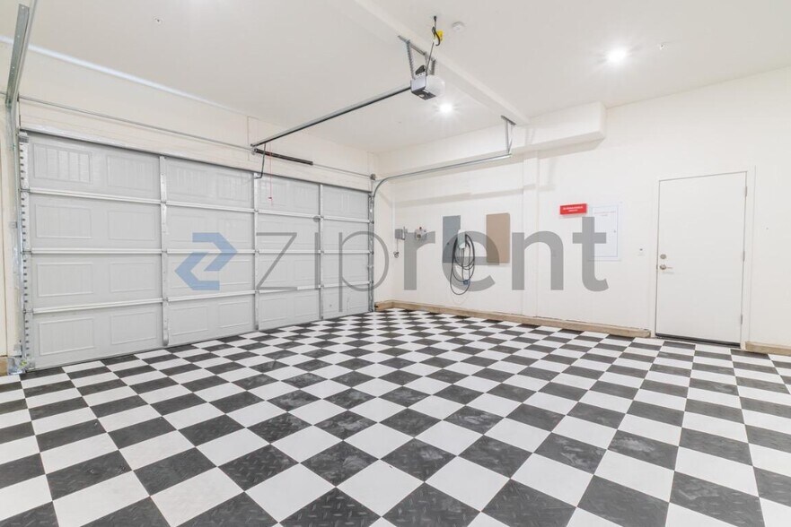 Building Photo - Unit