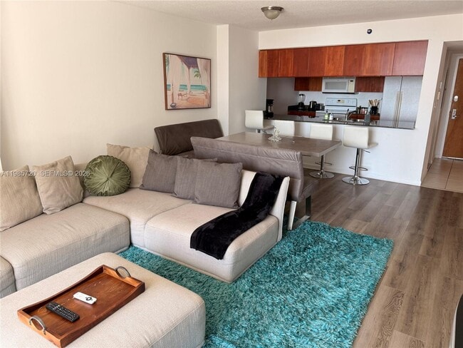 Building Photo - 1200 Brickell Bay Dr