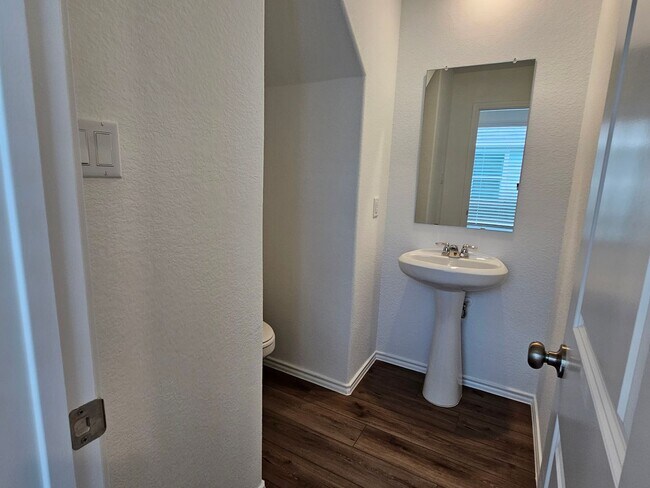 Building Photo - New 4 Bed / 2.5 Bath Home in Jarrell