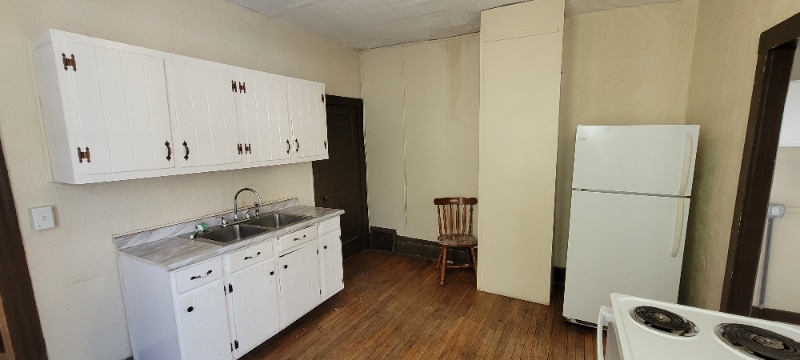 Building Photo - 164 Dupont St