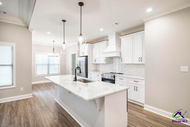 Building Photo - 305 Willowbrook Ln