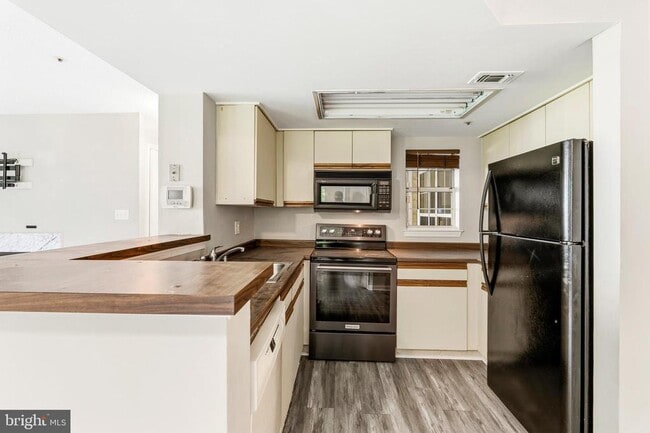 Building Photo - 10531 Beacon Ridge Dr
