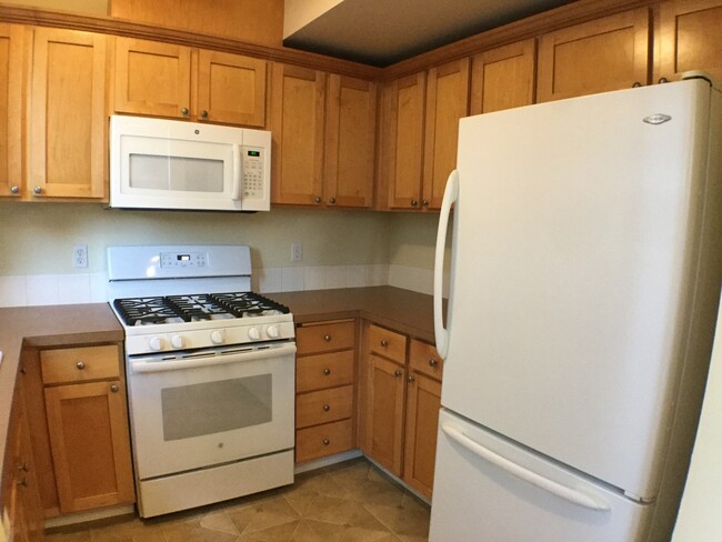 Building Photo - Charming Two Bedroom Town Home  $500 off F...