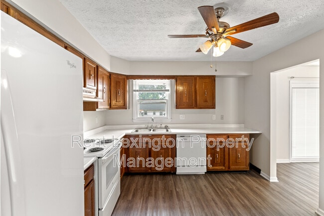 Building Photo - 315 S Eagle Creek Dr