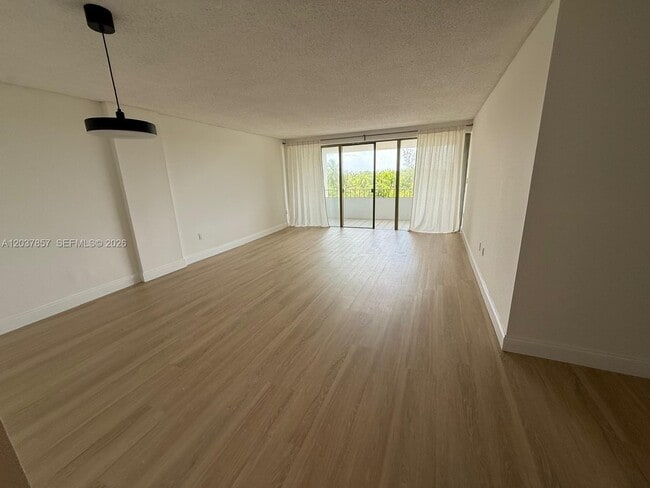 Building Photo - 155 Ocean Ln Dr