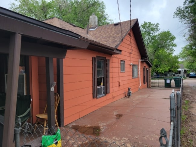 Building Photo - 2423 E St Vrain St