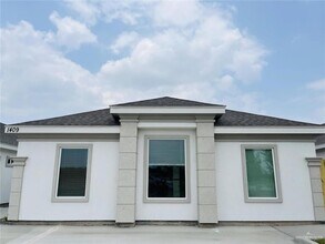 Building Photo - 1209 W Sucre Dr